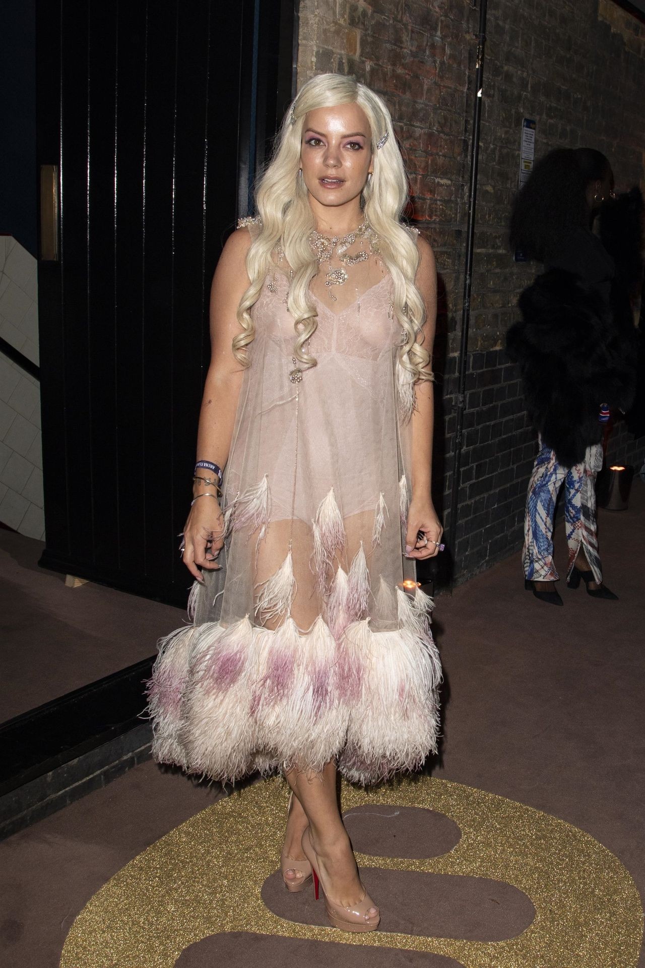lily-allen-tits-nude-4 lily allen tits nude 4