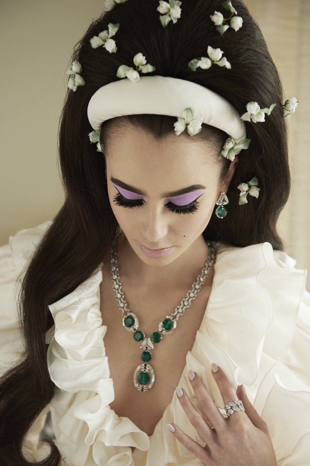 lily-collins-sexy-cartier-jewelry-2 lily collins sexy cartier jewelry 2