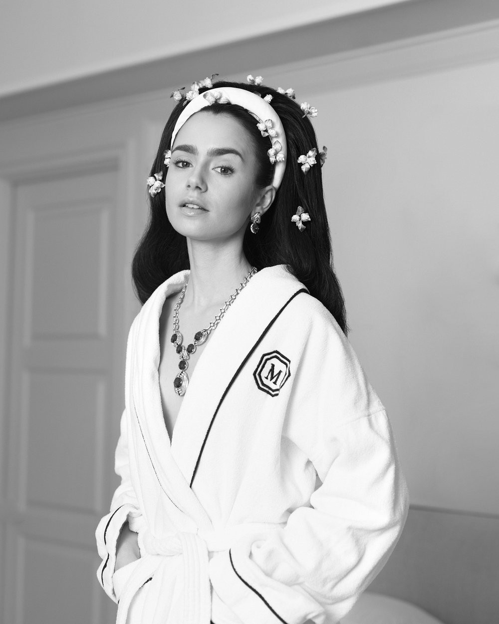 lily-collins-sexy-cartier-jewelry-6 lily collins sexy cartier jewelry 6