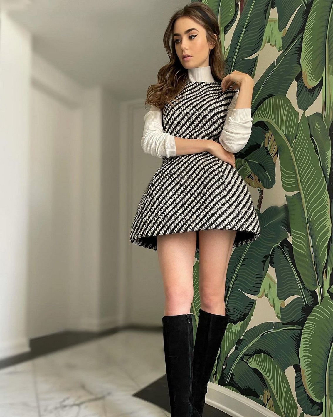 lily-collins-sexy-thefappening-cfd-9 Lily Collins Upskirt