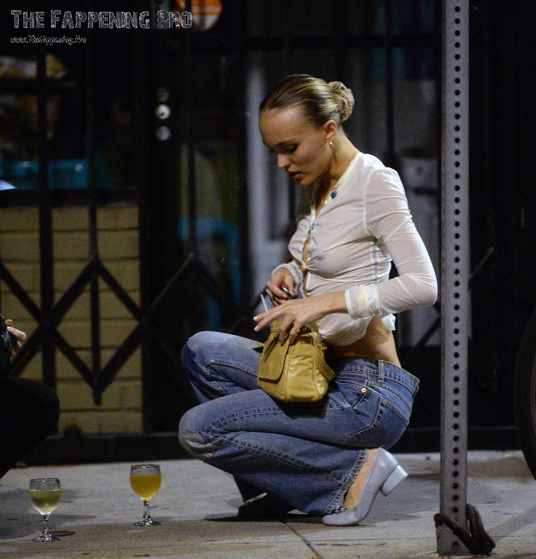 lily-rose-depp-pokies-thefappening-cfd-1 Lily-Rose Depp