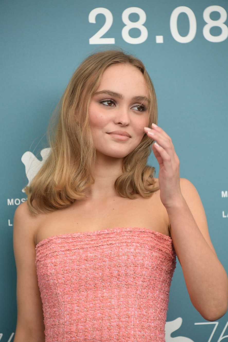 lily-rose-depp-sexy-the-king-49 lily rose depp sexy the king 49