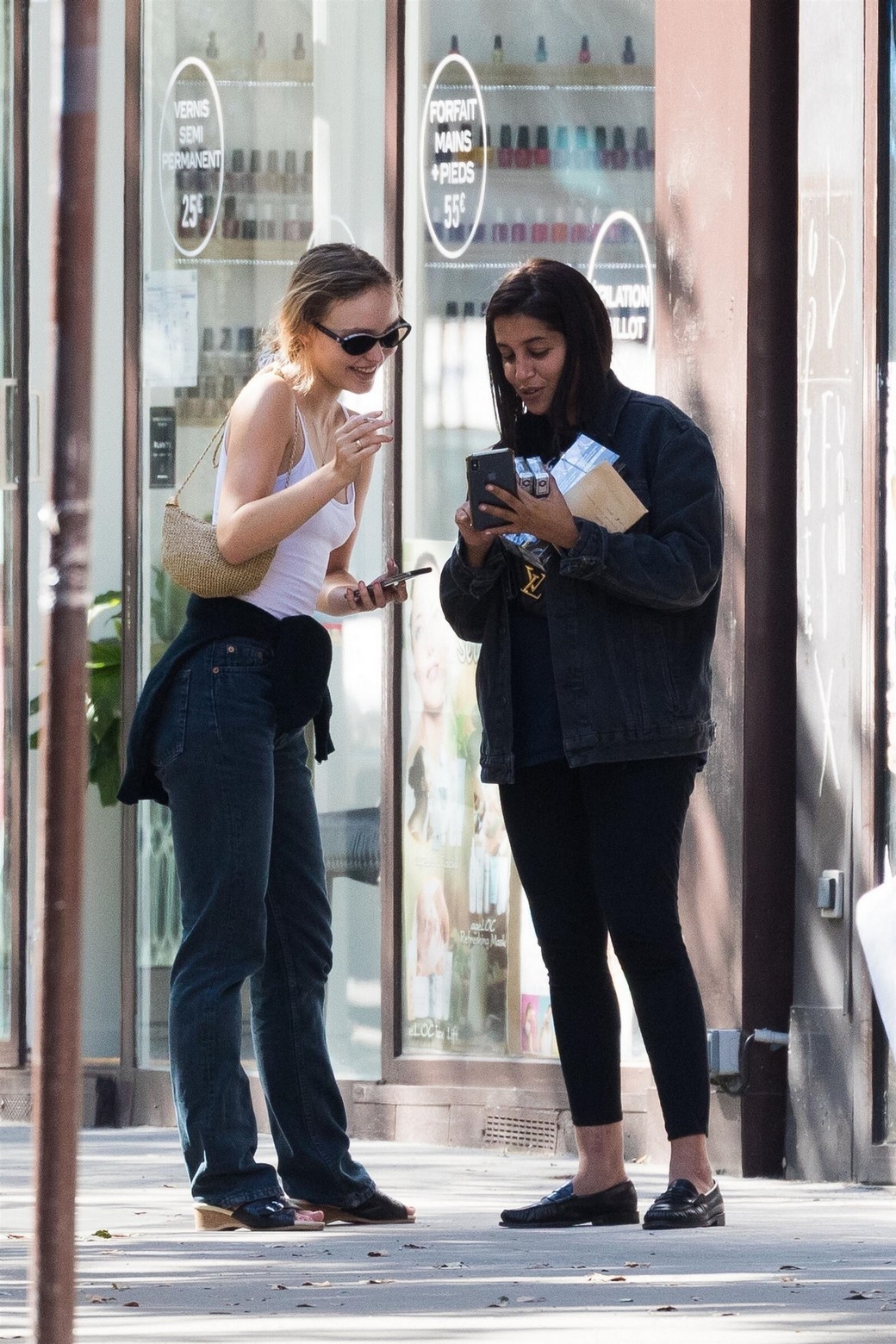 lily-rose-depp-showed-off-her-naked-tits-in-paris-thefappening-cfd-12 lily rose depp showed off her naked tits in paris thefappening cfd 12