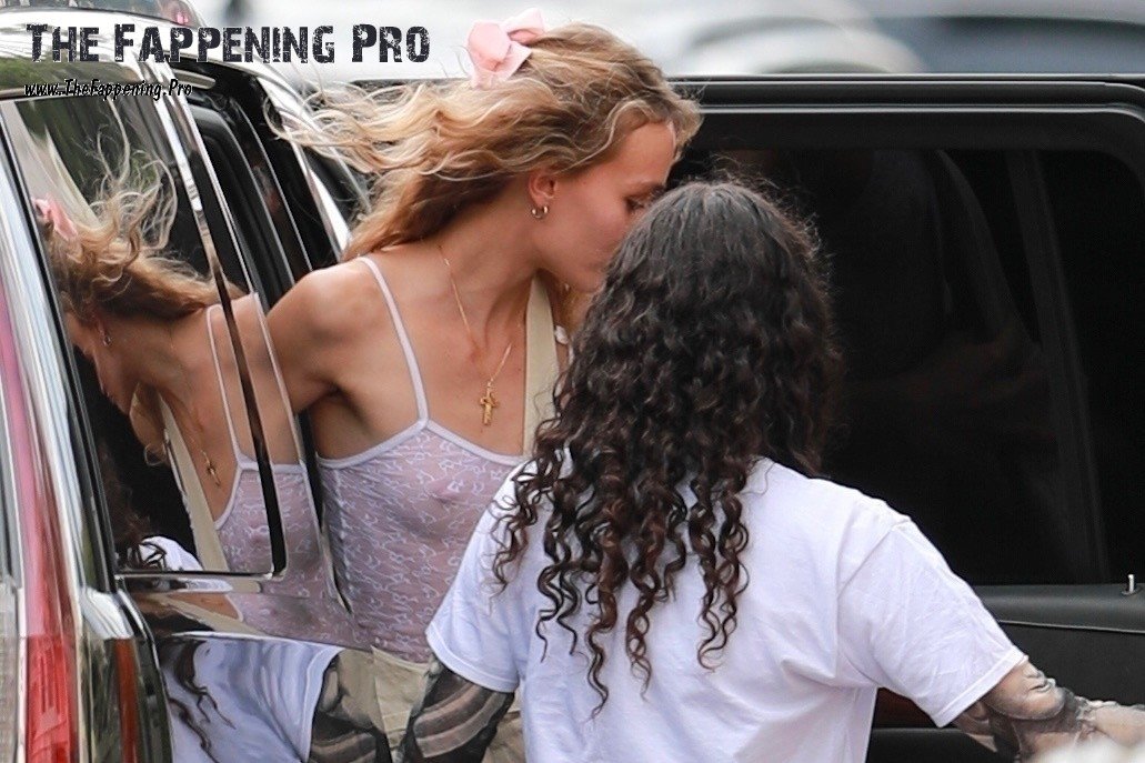 lily-rose-depp-tits-thefappening-cfd-10 Lily-Rose Depp Paparazzi