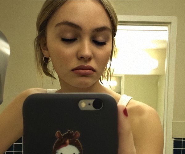 lily-rose-melody-depp-sexy-braless-thefappening-pro-15 lily rose melody depp sexy braless thefappening pro 15