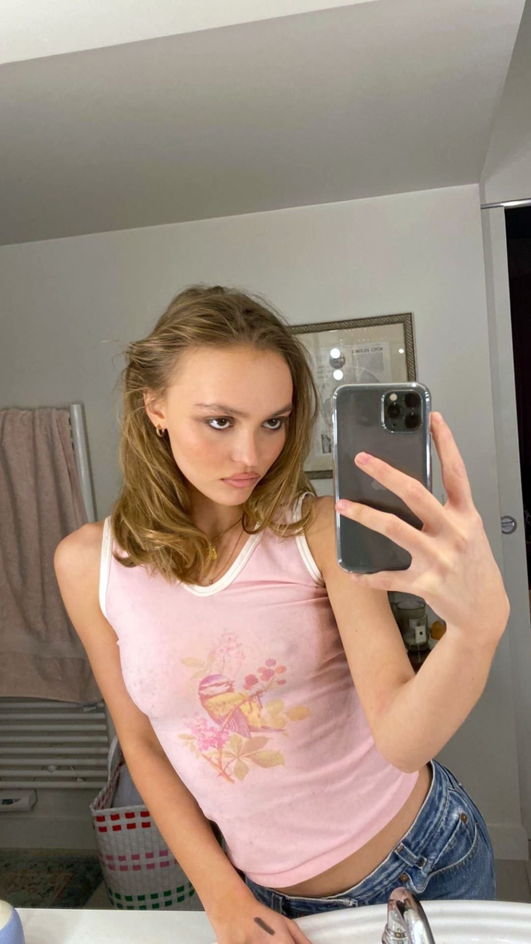 lily-rose-melody-depp-sexy-braless-thefappening-pro-17 Lily-Rose Melody Depp Selfie Tits