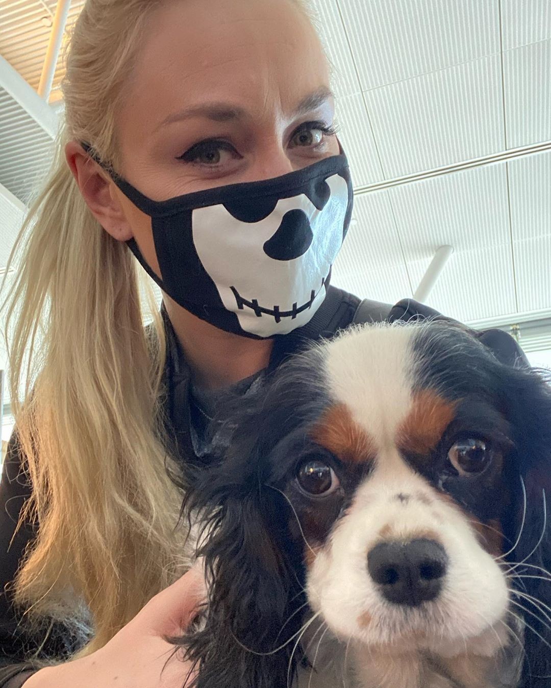 lindsey-vonn-wearing-face-mask-vs-covid-19-thefappening-pro-1 lindsey vonn wearing face mask vs covid 19 thefappening pro 1