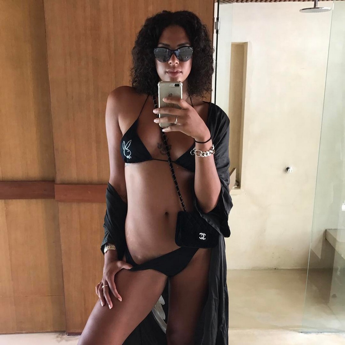liz-cambage-hot-on-selfie-thefappening-cfd-4 Liz Cambage Selfie In Lingerie