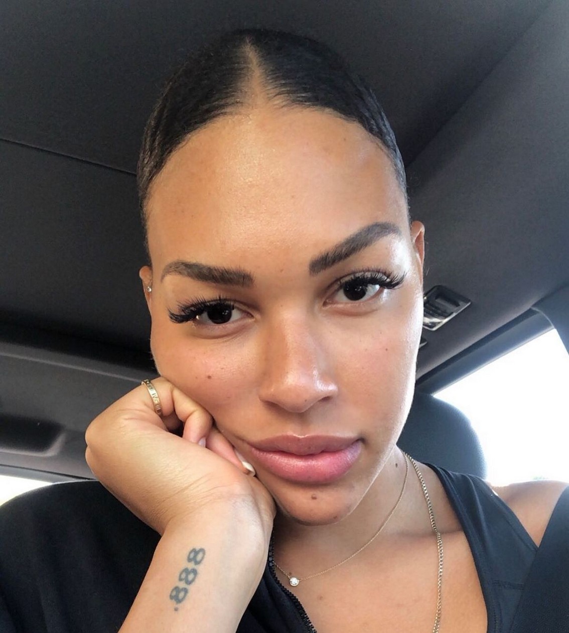 liz-cambage-hot-on-selfie-thefappening-cfd-5 Liz Cambage Cute Selfie