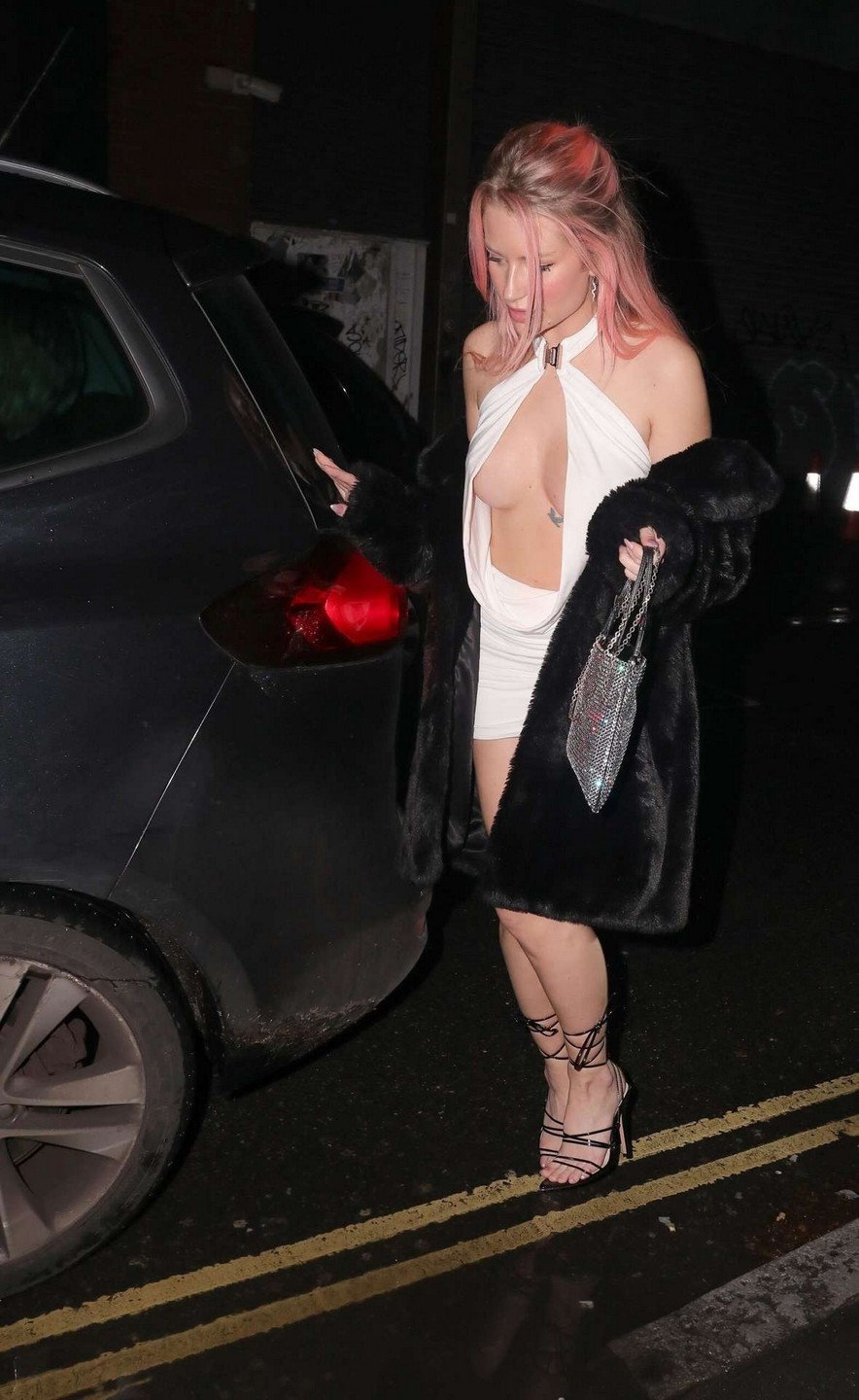 lottie-moss-tits-thefappening-cfd-6 Lottie Moss Paparazzi