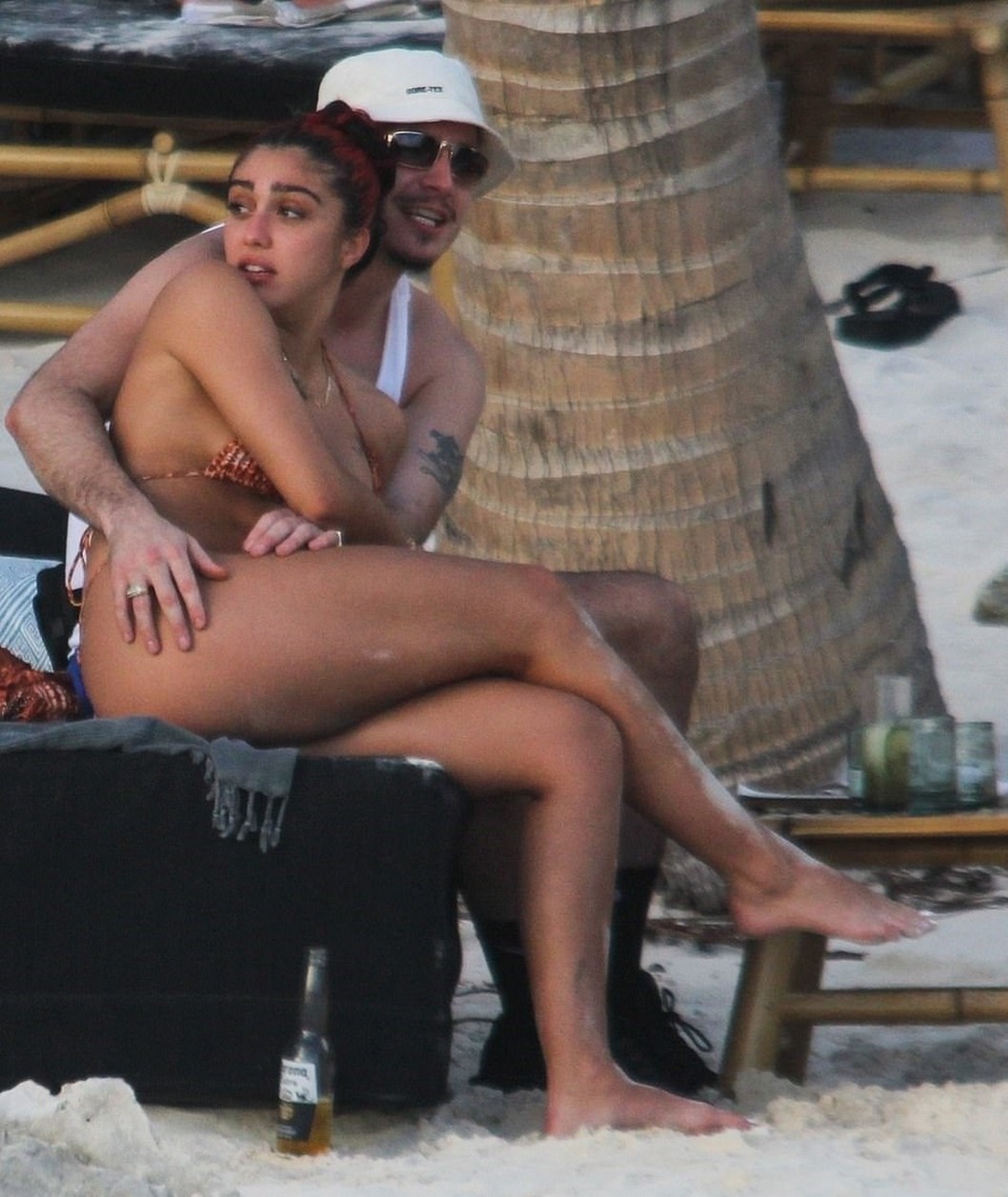 lourdes-leon-sexy-ass-thefappening-cfd-8 Lourdes Leon Barefoot