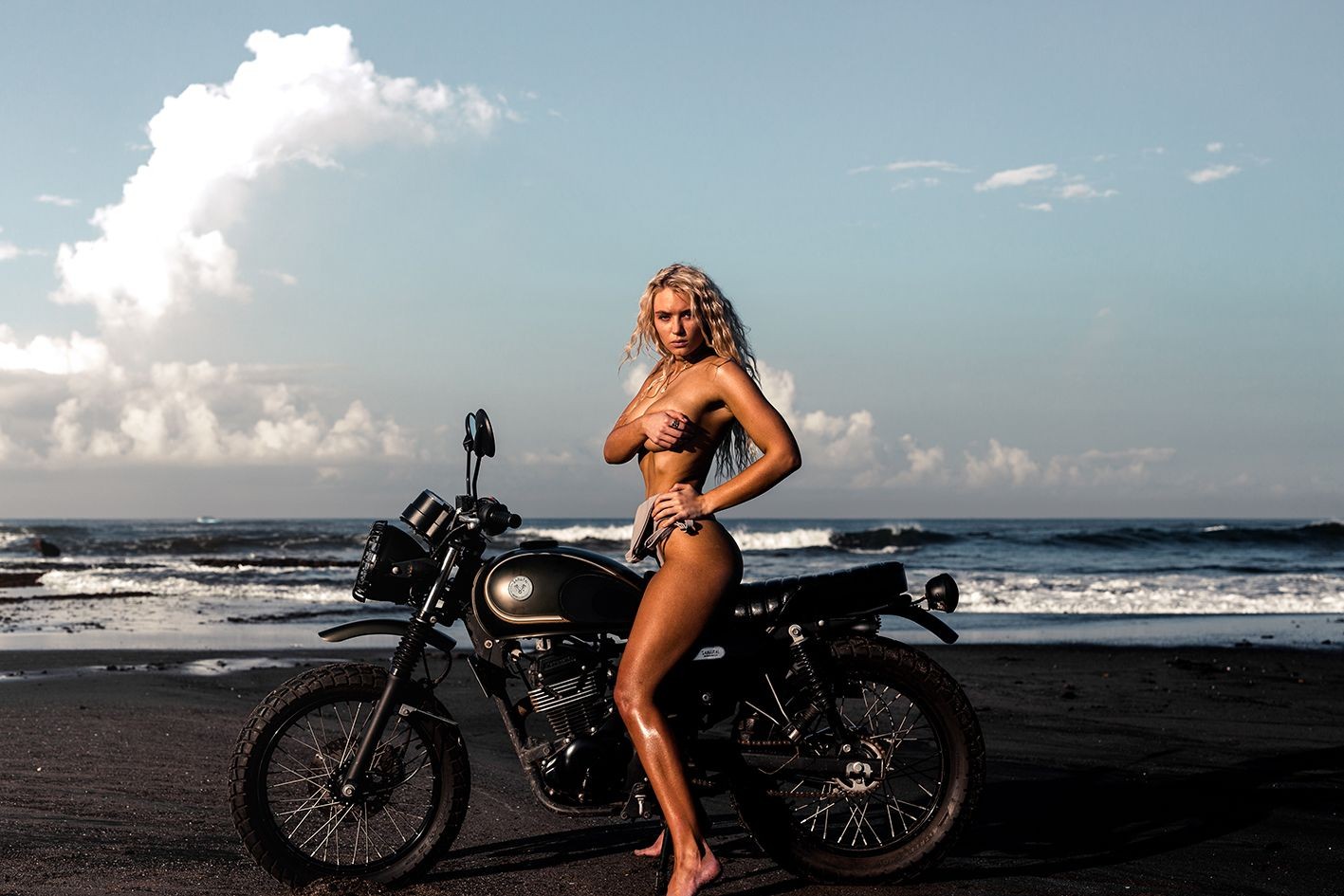 lucie-donlan-topless-bombshell-10 lucie donlan topless bombshell 10