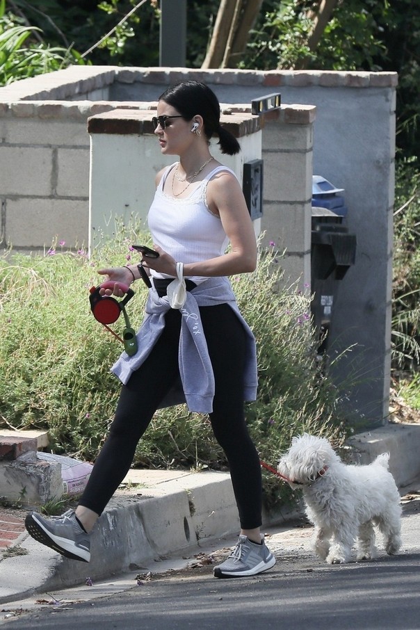 lucy-hale-sexy-look-in-la-thefappening-pro-17 lucy hale sexy look in la thefappening pro 17