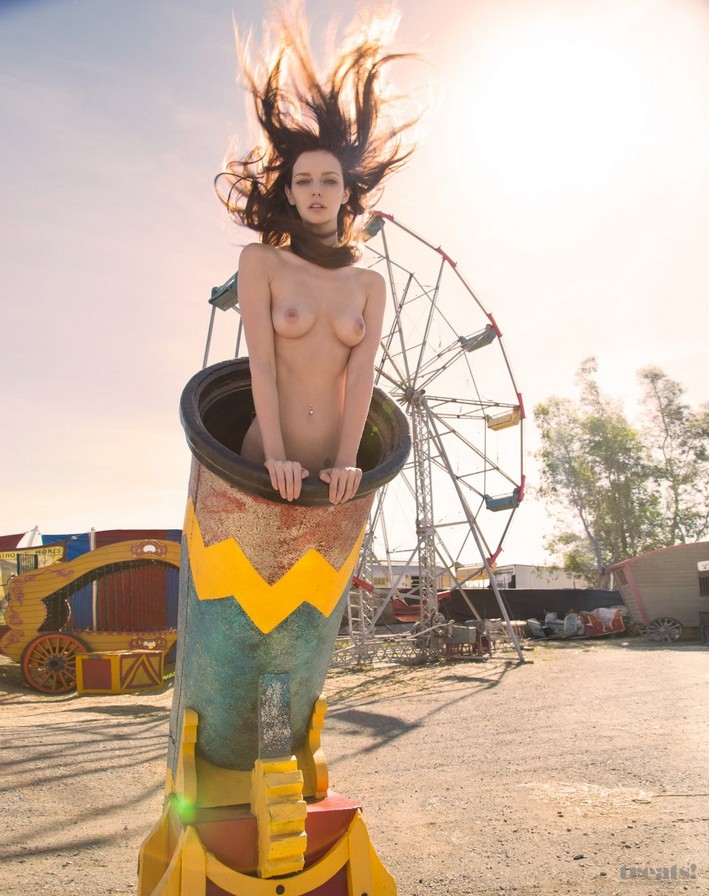 lydia-hearst-naked-01 Lydia-Hearst-Naked-01