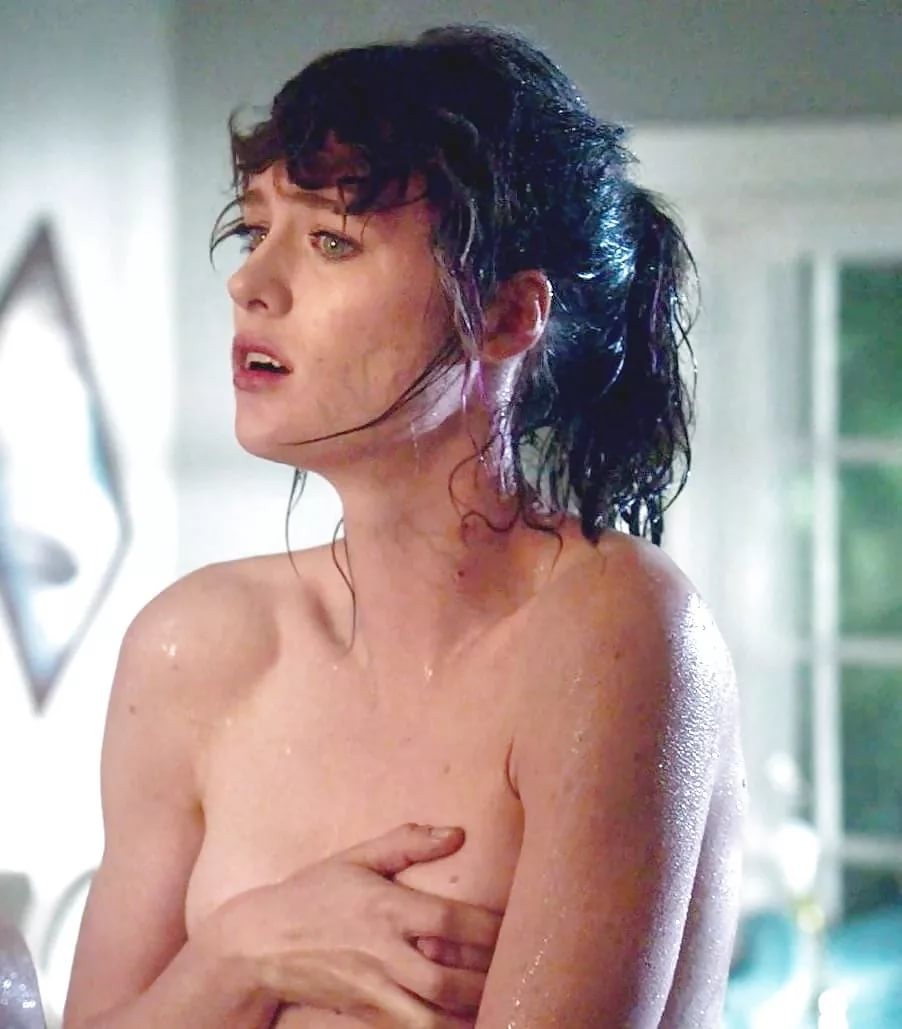 mackenzie-davis-nude-thefappening-pro-1 Mackenzie Davis Topless