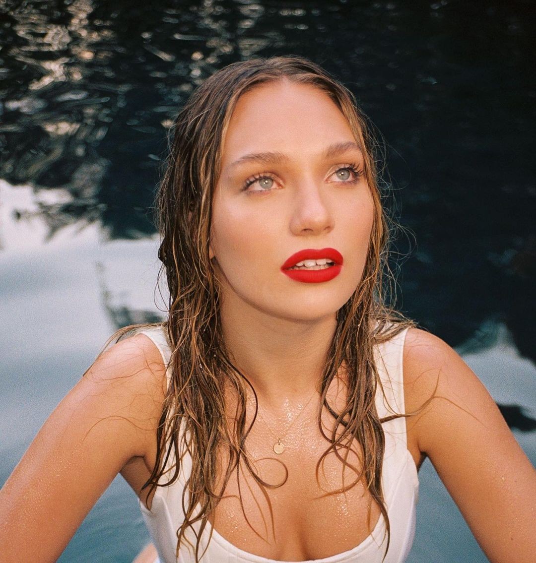 maddie-ziegler-pretty-dancer-on-selfie-thefappening-cfd-9 Maddie Ziegler Tits On Selfie