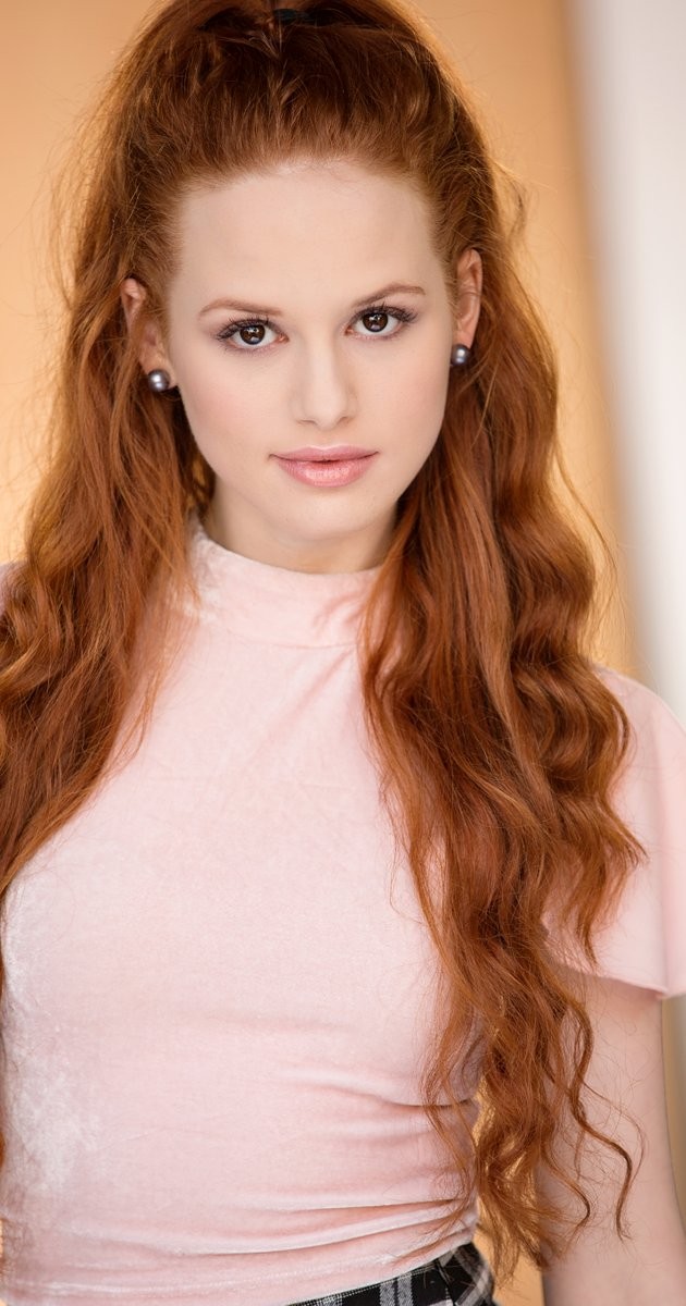 madelaine-petsch-sexy-fappening-40 Madelaine Petsch-Sexy-Fappening-40