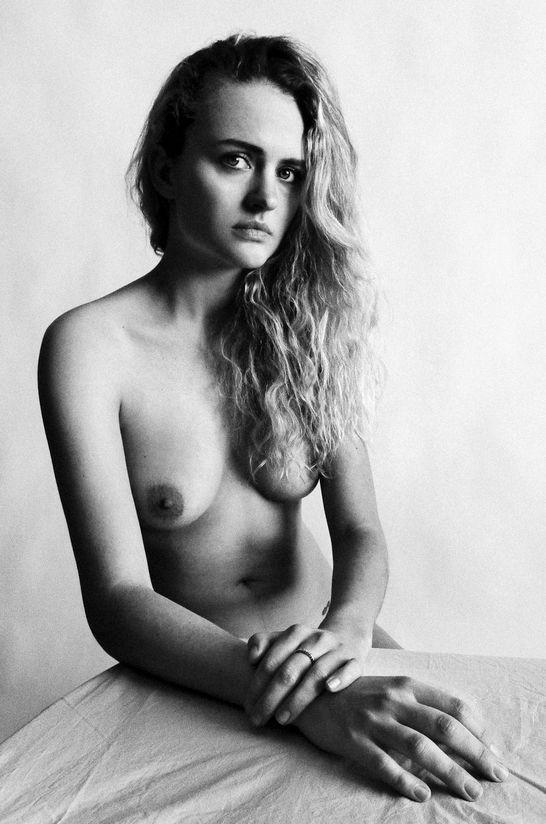 madison-iseman-nude-explicit-thefappening-cfd-5 Madison Iseman Naked In B/W