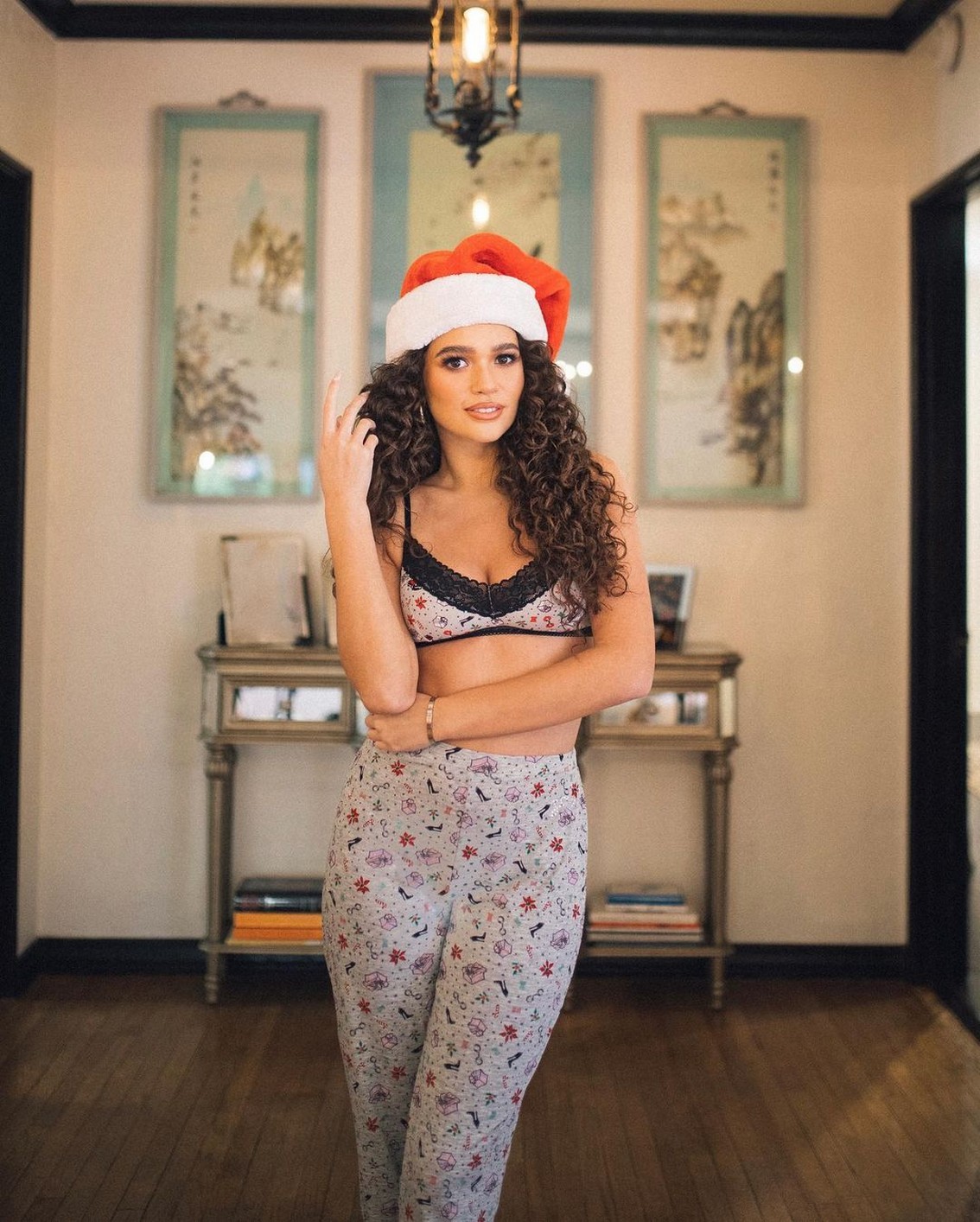 madison-pettis-sexy-christmas-thefappening-cfd-7 Madison Pettis In Christmas Hat