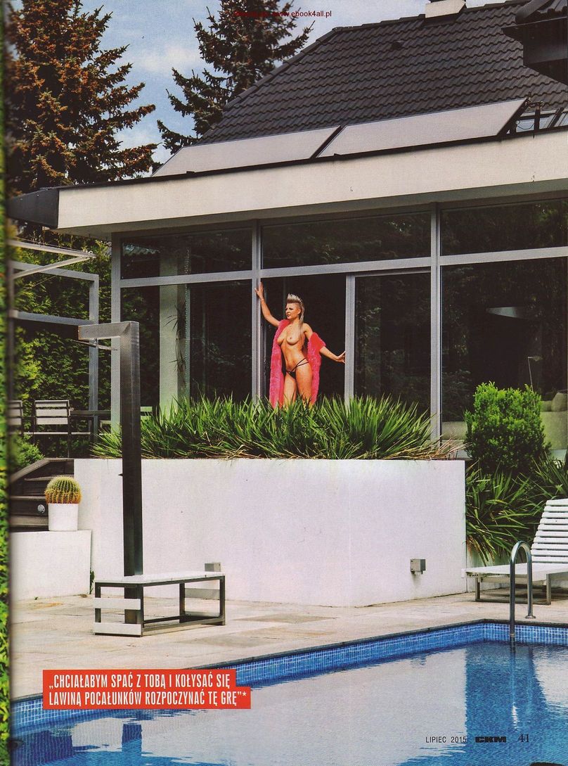 Magda-Narozna-Topless-2
