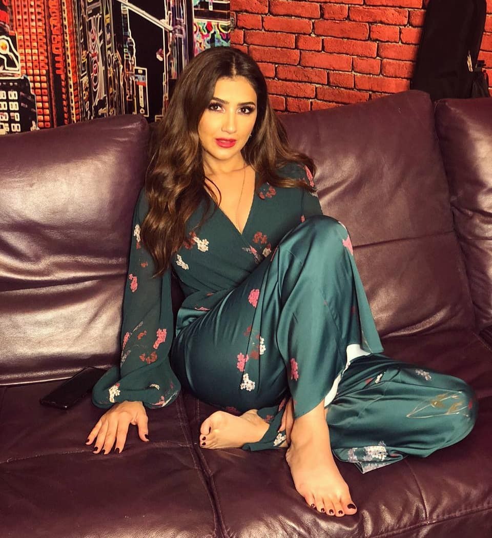 mai-omar-sexy-thefappening-cfd-7 Mai Omar Barefoot