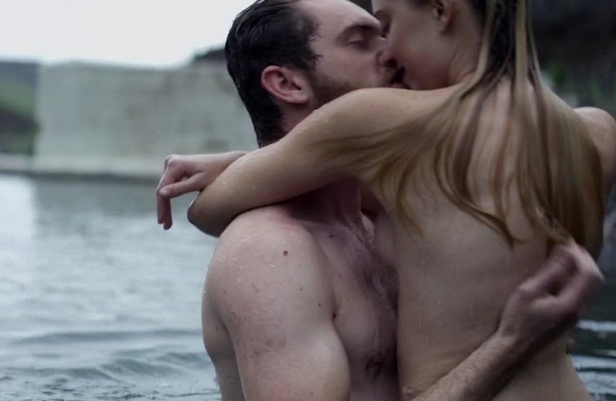 maika-monroe-nude-thefappening-cfd-9 Maika Monroe Topless