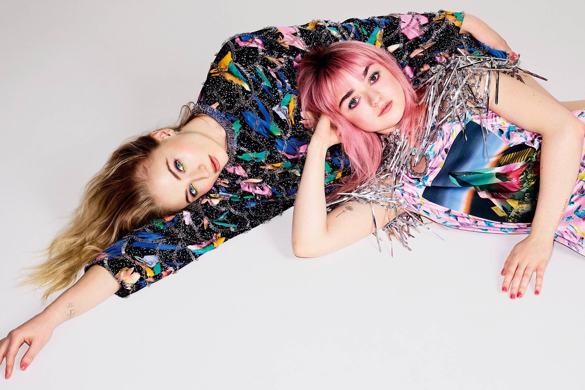maisie-williams-sophie-turner-sexy-11 maisie williams sophie turner sexy 11