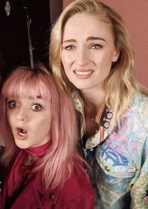 maisie-williams-sophie-turner-sexy-13 maisie williams sophie turner sexy 13