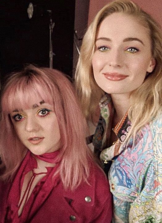 maisie-williams-sophie-turner-sexy-5 maisie williams sophie turner sexy 5