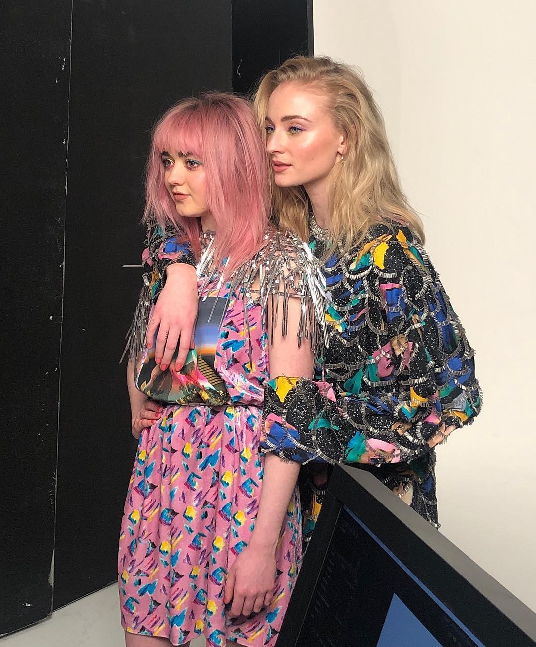 maisie-williams-sophie-turner-sexy-7-1 maisie williams sophie turner sexy 7 1