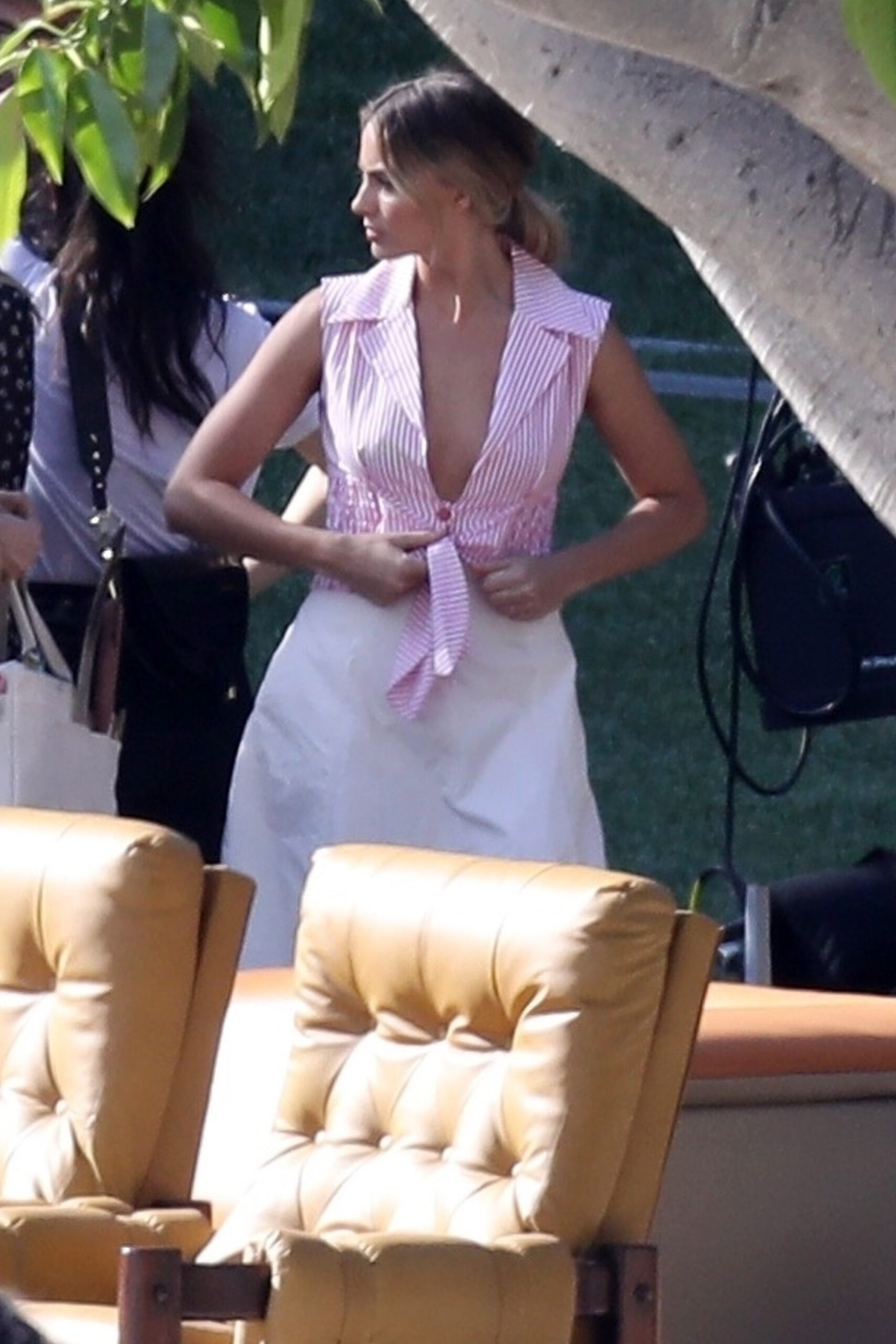 margot-robbie-braless-3 margot robbie braless 3 scaled