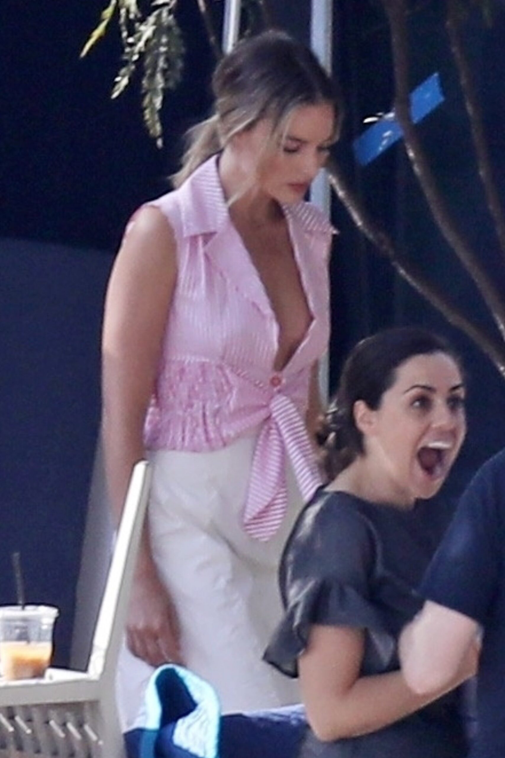margot-robbie-braless-4 Margot Robbie Tits