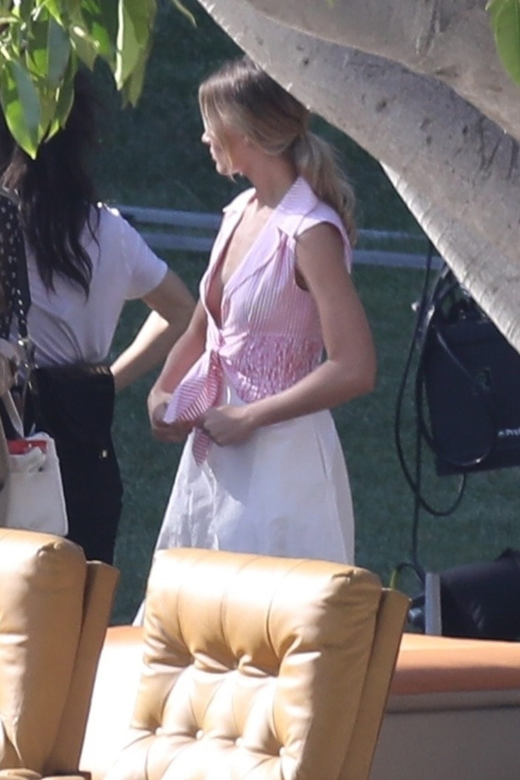 margot-robbie-braless-6 margot robbie braless 6 scaled