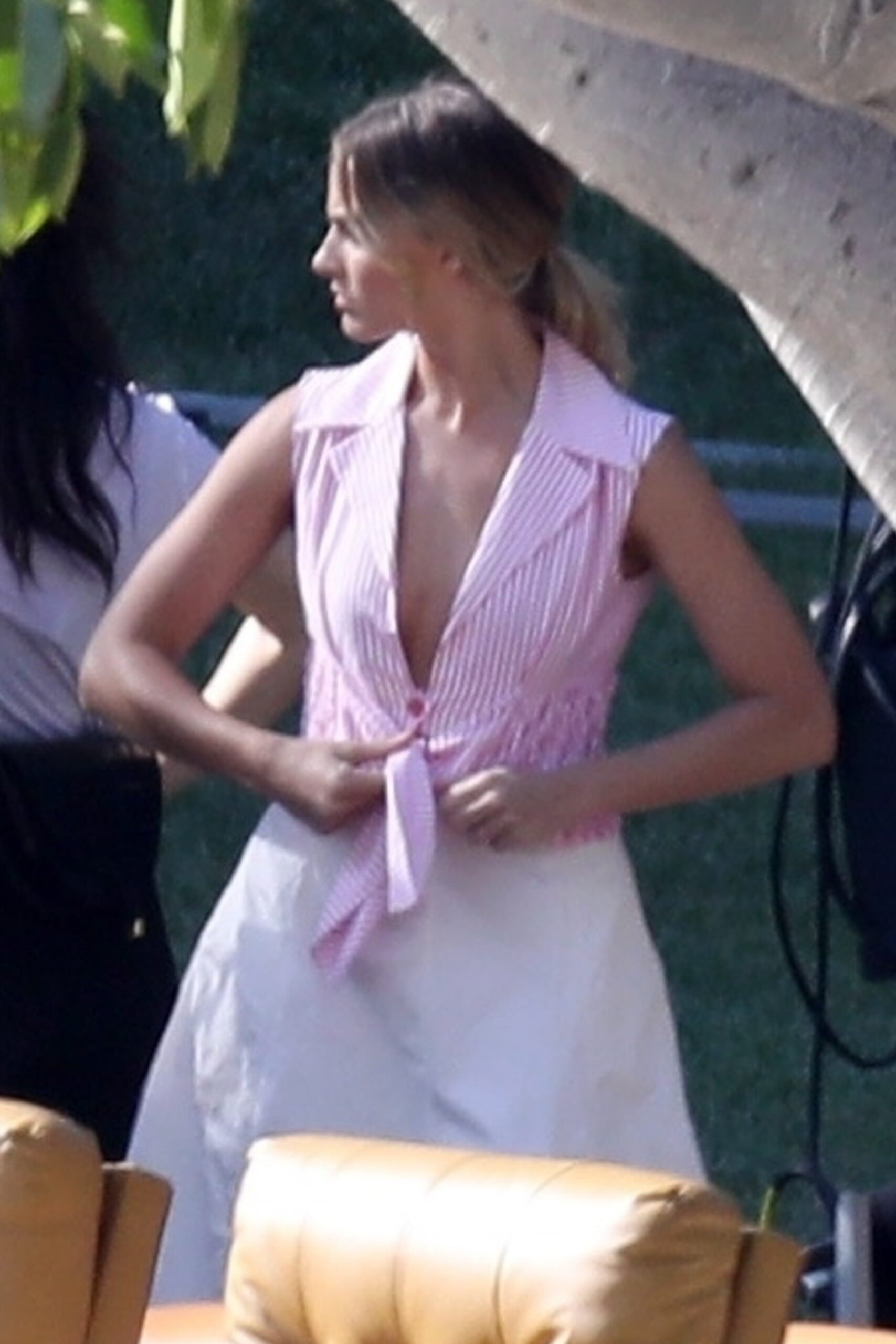 margot-robbie-braless-8 margot robbie braless 8 scaled