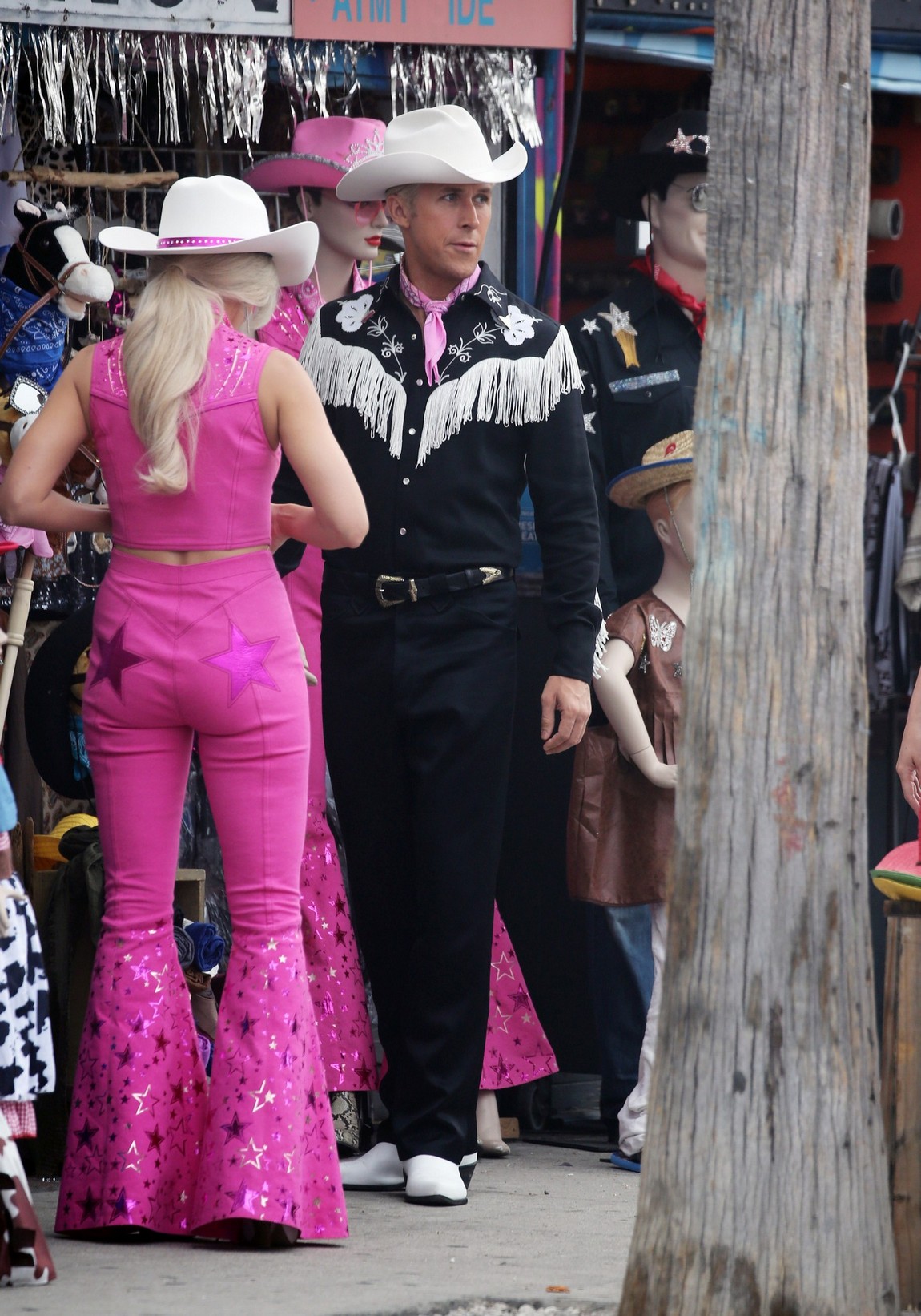 margot-robbie-hot_barbie-bts-thefappening-cfd-1 Margot Robbie Barbie Ass