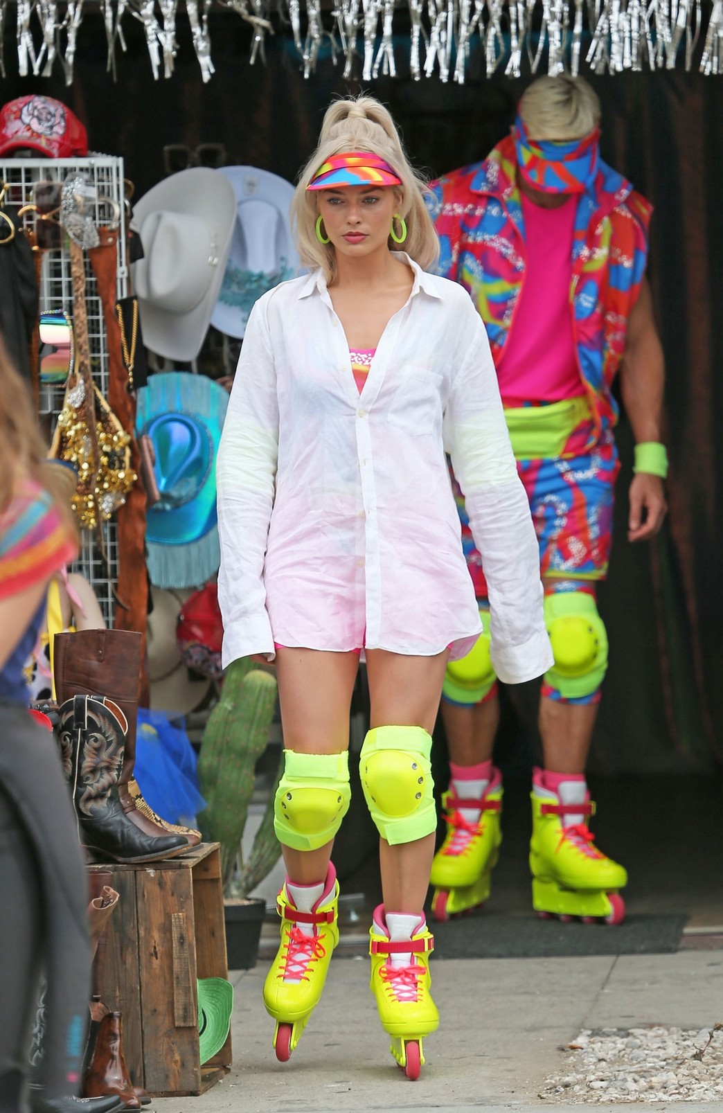 margot-robbie-hot_barbie-bts-thefappening-cfd-21 margot robbie hot barbie bts thefappening cfd 21