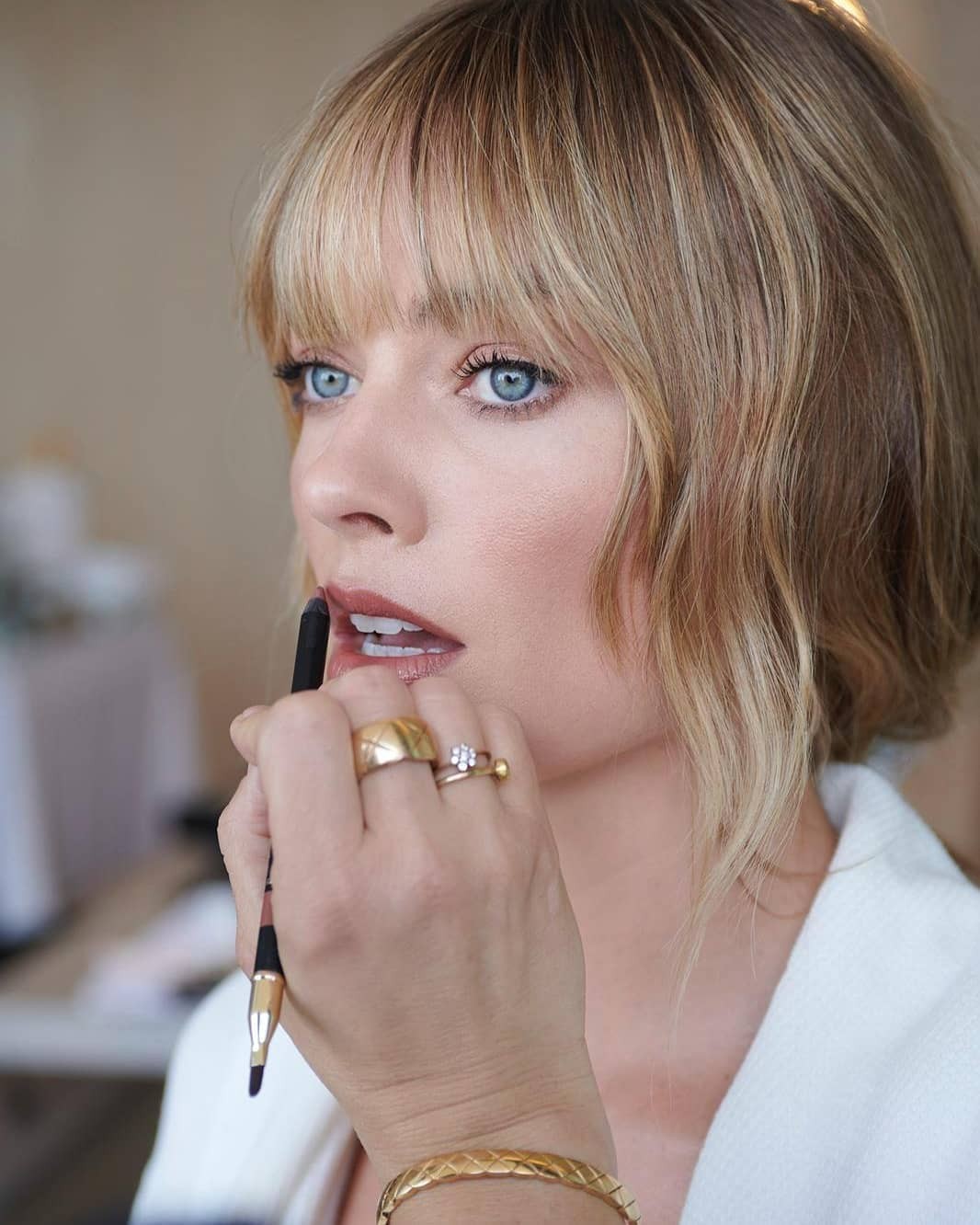 margot-robbie-sexy-at-academy-awards-2021-thefappening-pro-18 Margot Robbie BTS Academy Awards 2021
