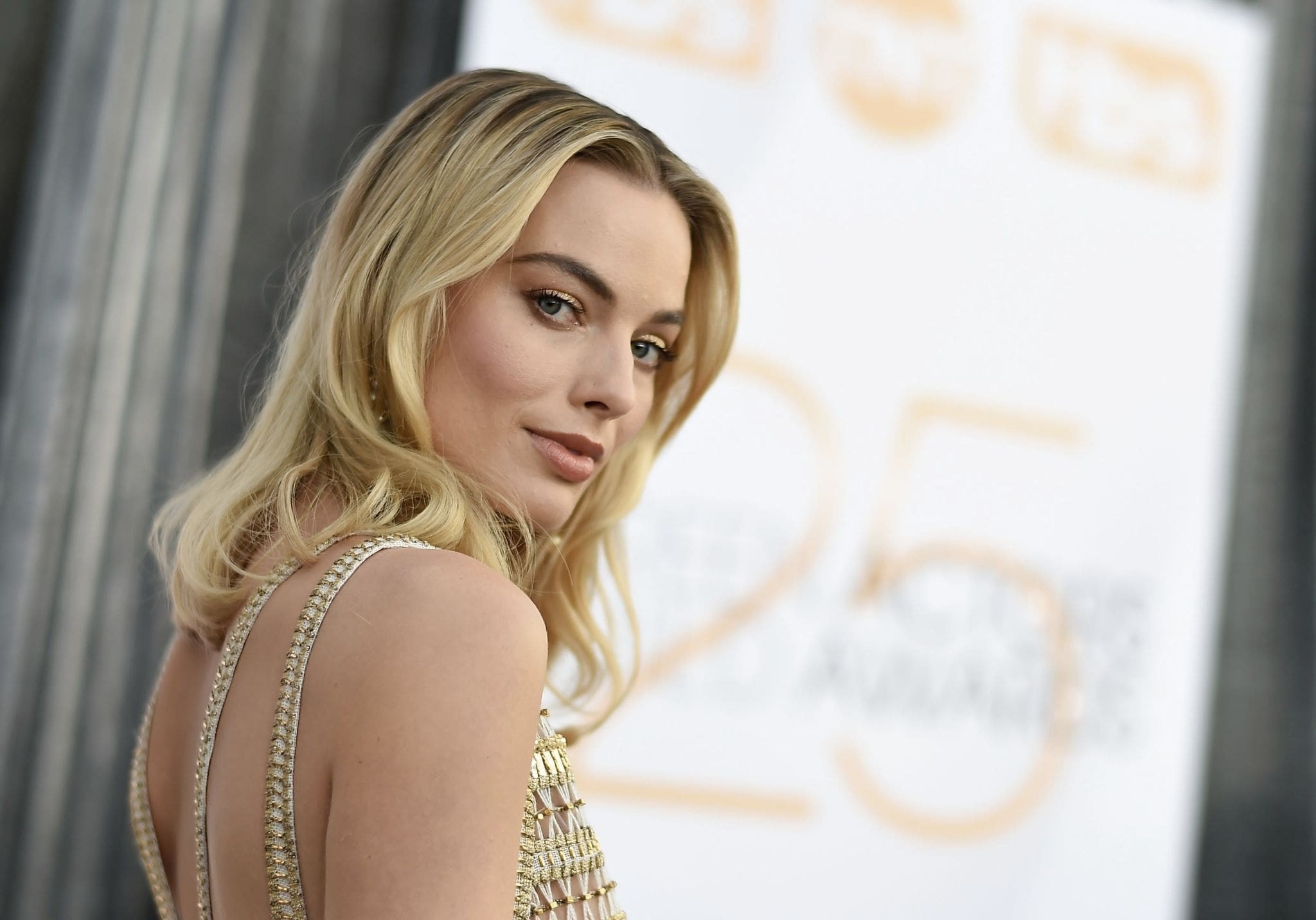 margot-robbie-sexy-dress-5 margot robbie sexy dress 5