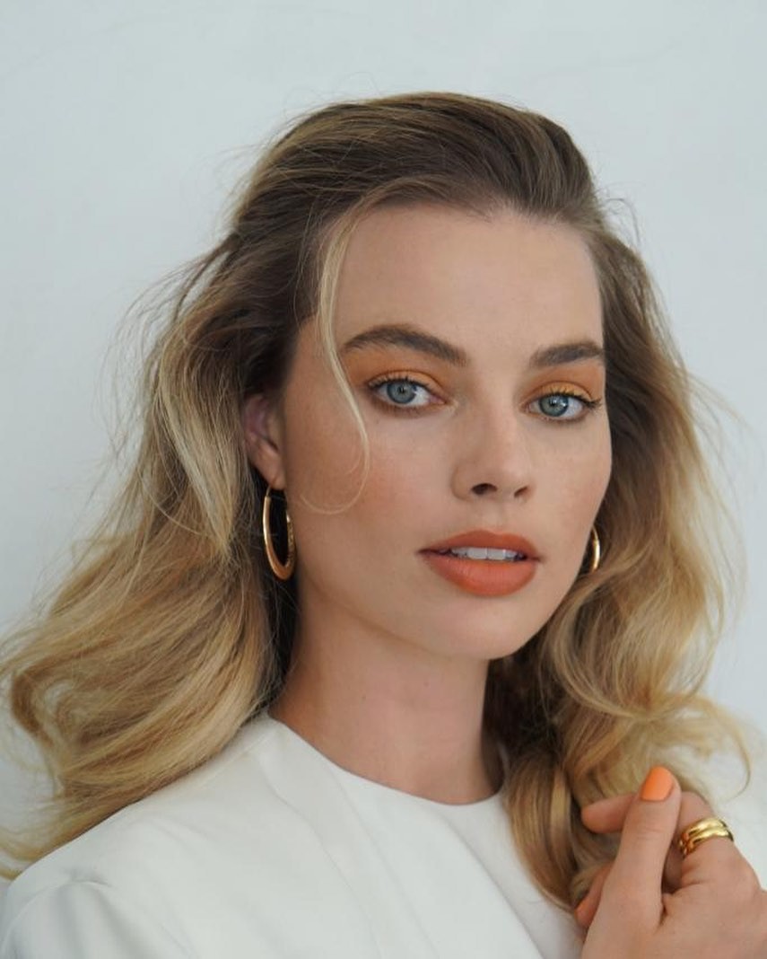 margot-robbie-sexy-once-upon-a-time-28 Margot Robbie Hot