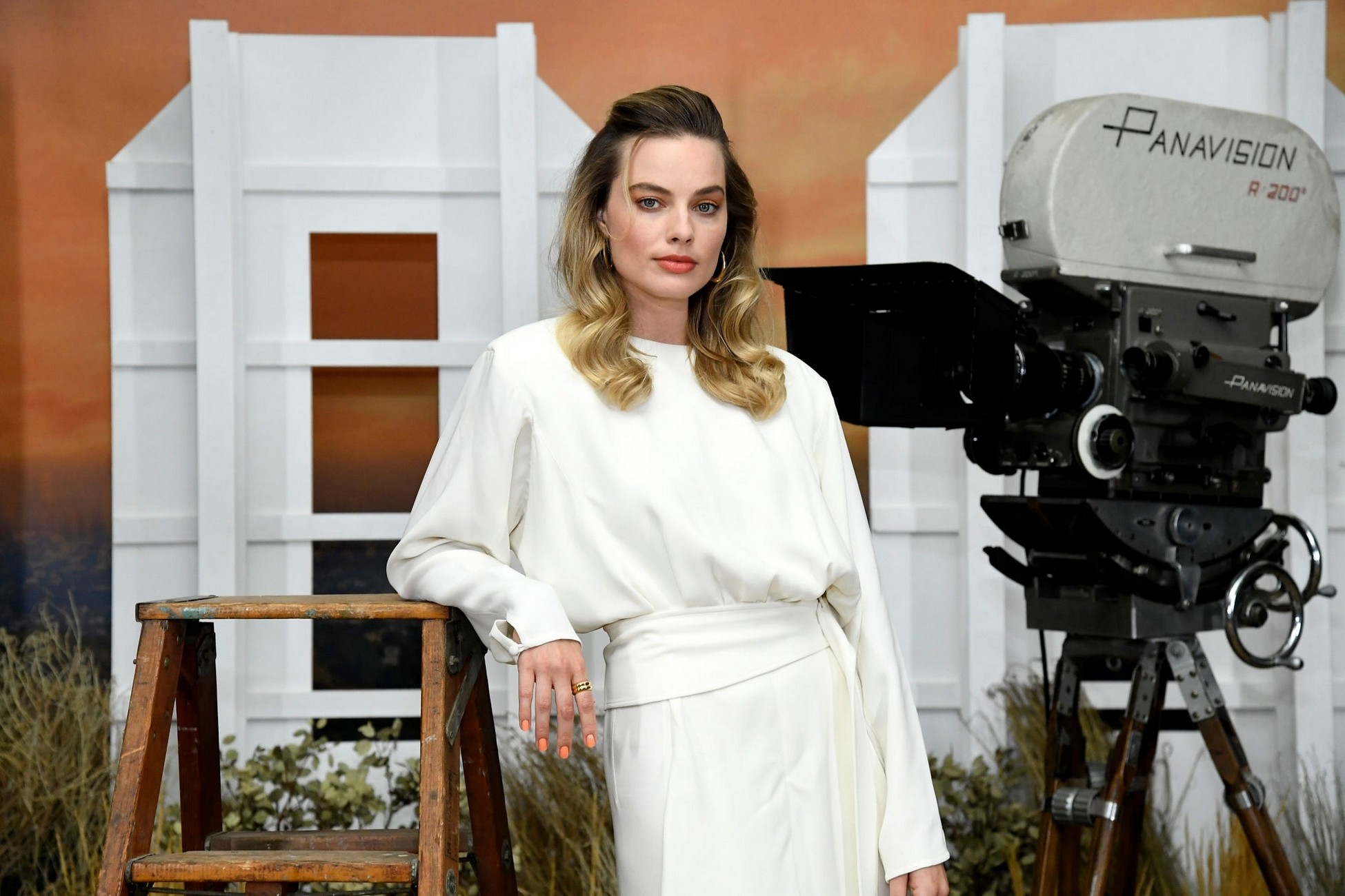margot-robbie-sexy-once-upon-a-time-5 margot robbie sexy once upon a time 5