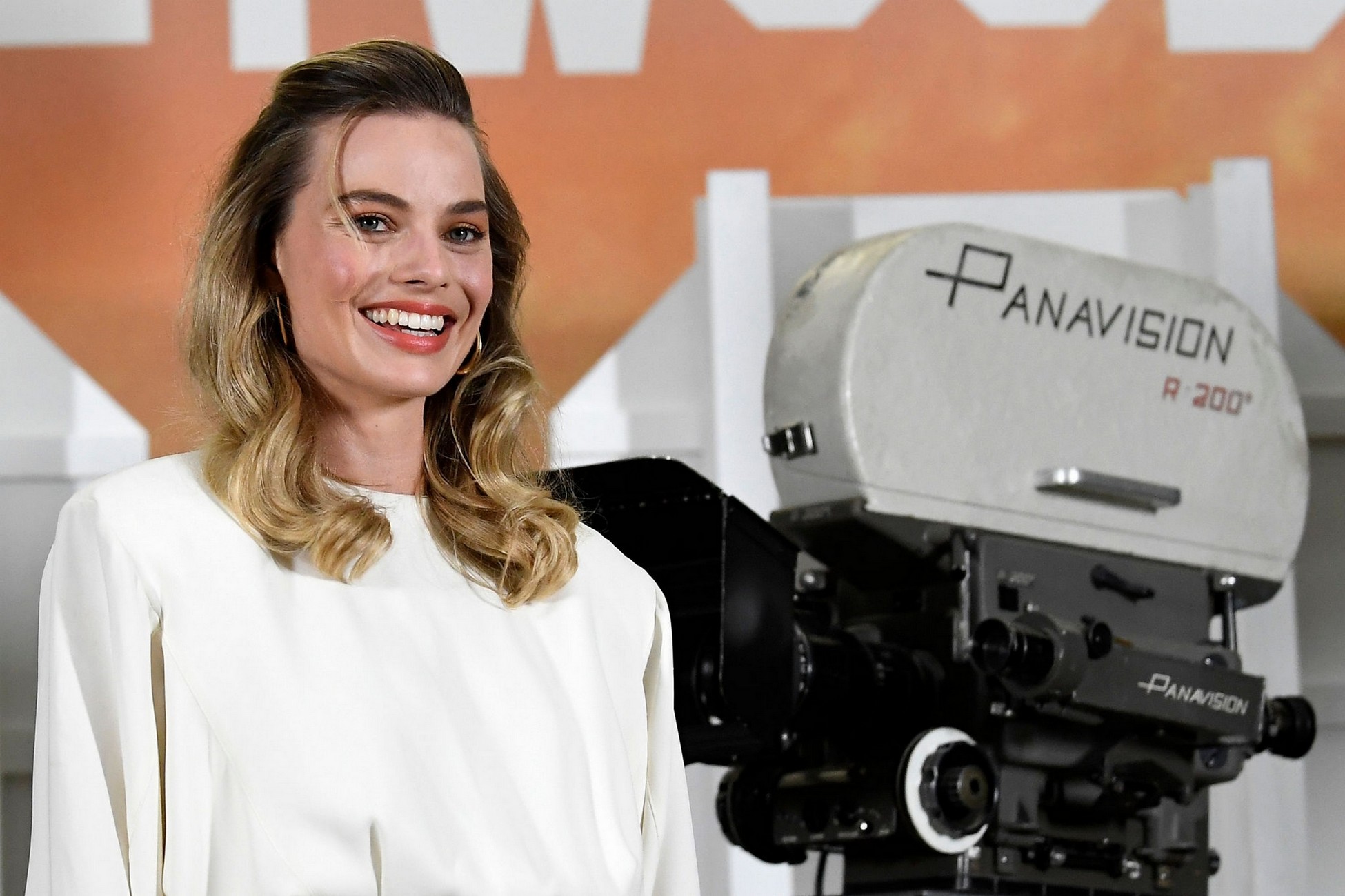 margot-robbie-sexy-once-upon-a-time-8 margot robbie sexy once upon a time 8