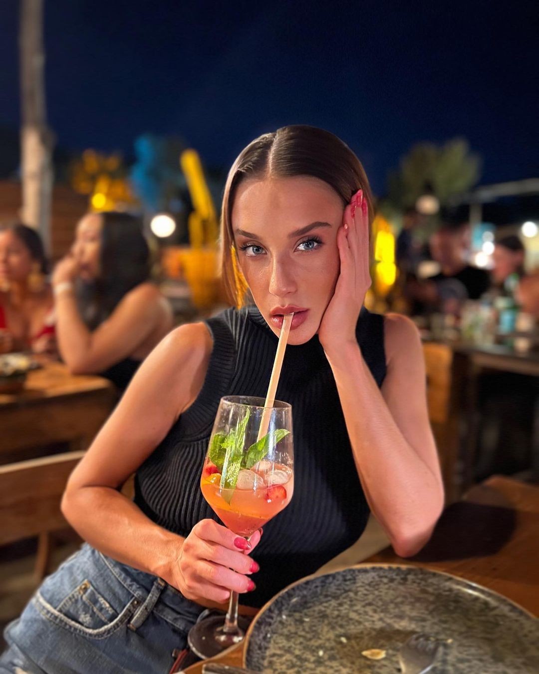 maria-pedraza-sexy-thefappening-cfd-15 Maria Pedraza Drink