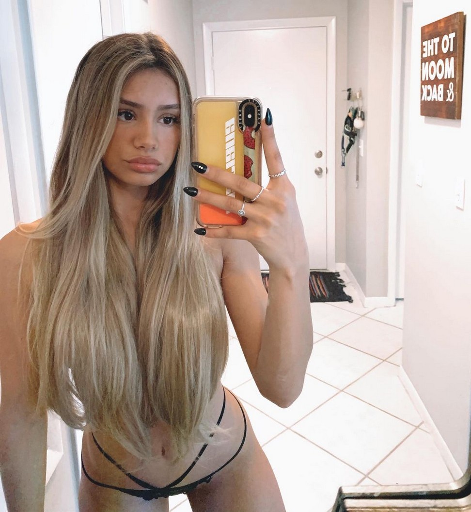 mariana-morais-explicit-selfies-thefappening-cfd-2 Mariana Morais Leaked Selfie