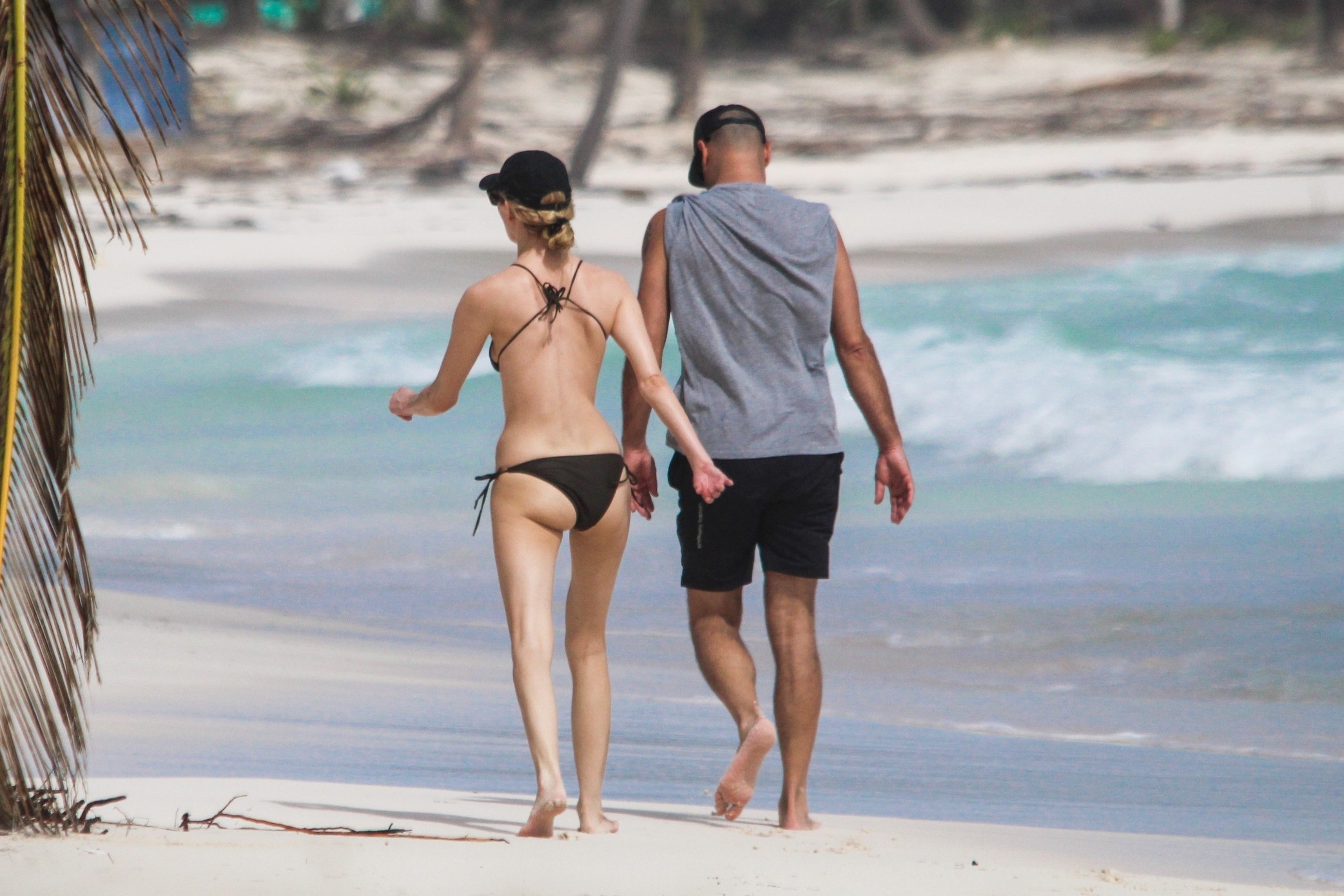 martha-hunt-sexy-bikini-thefappening-cfd-1 martha hunt sexy bikini thefappening cfd 1
