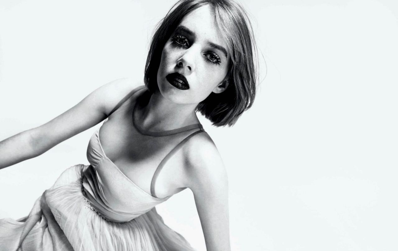 maya hawke nude sexy 8