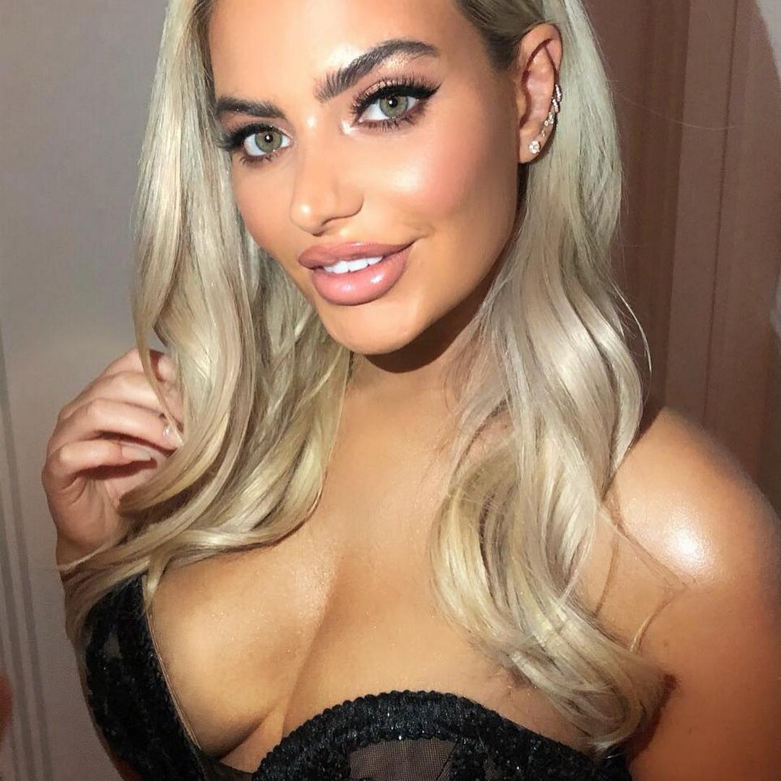 megan-barton-hanson-sexy-thefappening-cfd-2 Megan Barton Hanson Cleavage