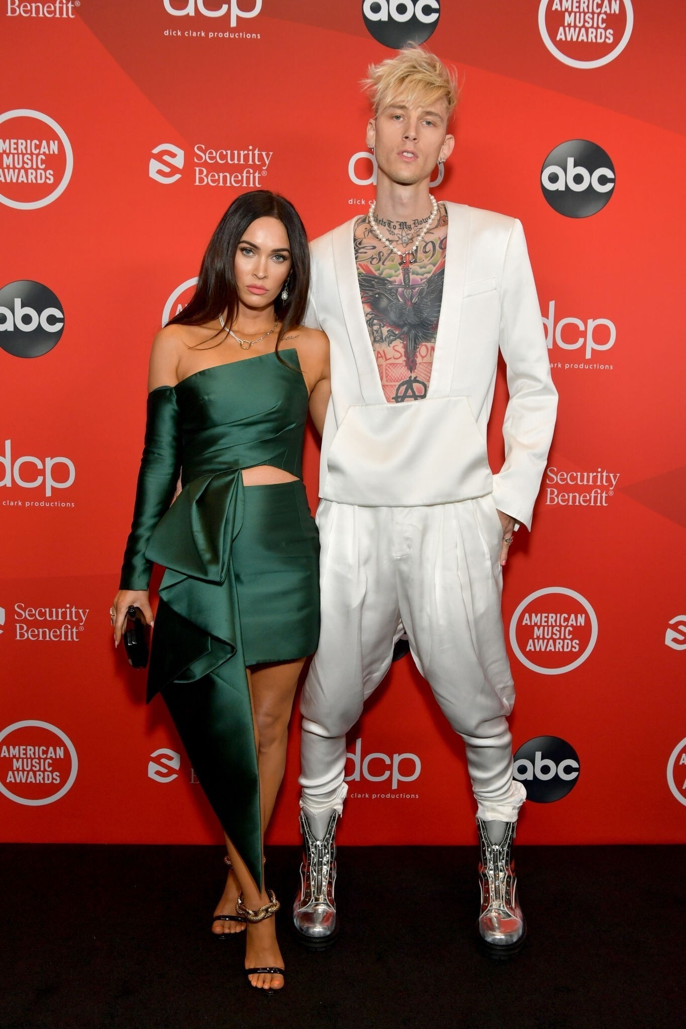 megan-fox-and-machine-gun-kelly-sexy-thefappening-cfd-1 Megan Fox And Machine Gun Kelly Sexy