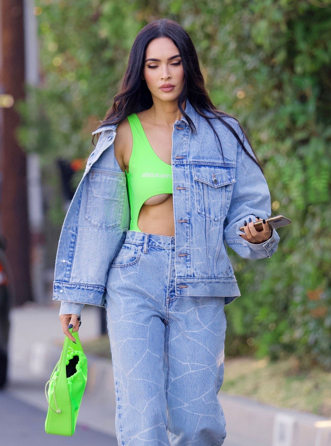 megan-fox-showed-off-underboobs-in-brentwood-thefappening-cfd-4 Megan Fox Tits