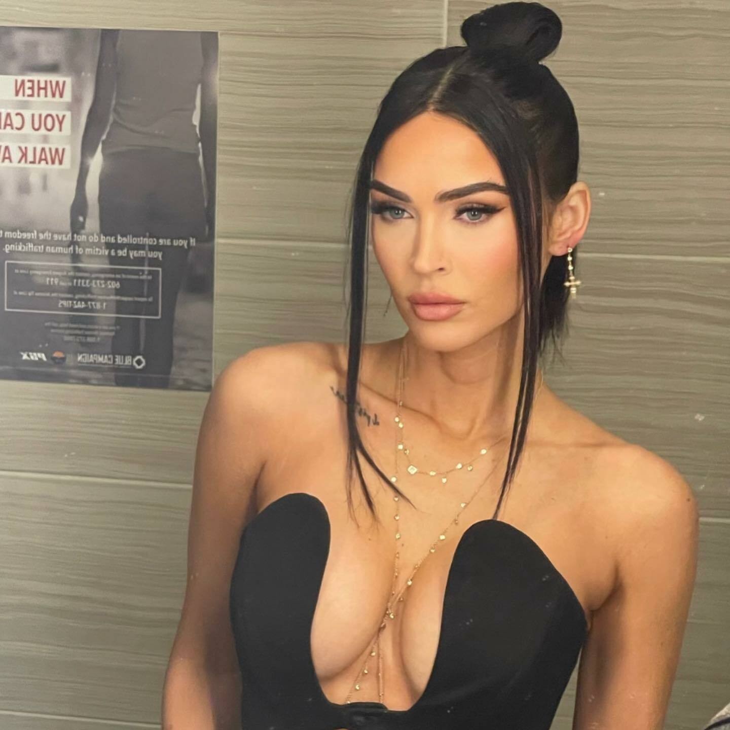 megan-fox-tits-clevage-thefappening-cfd-1 Megan Fox Exposed Tits After Eminem's Dis to MGK