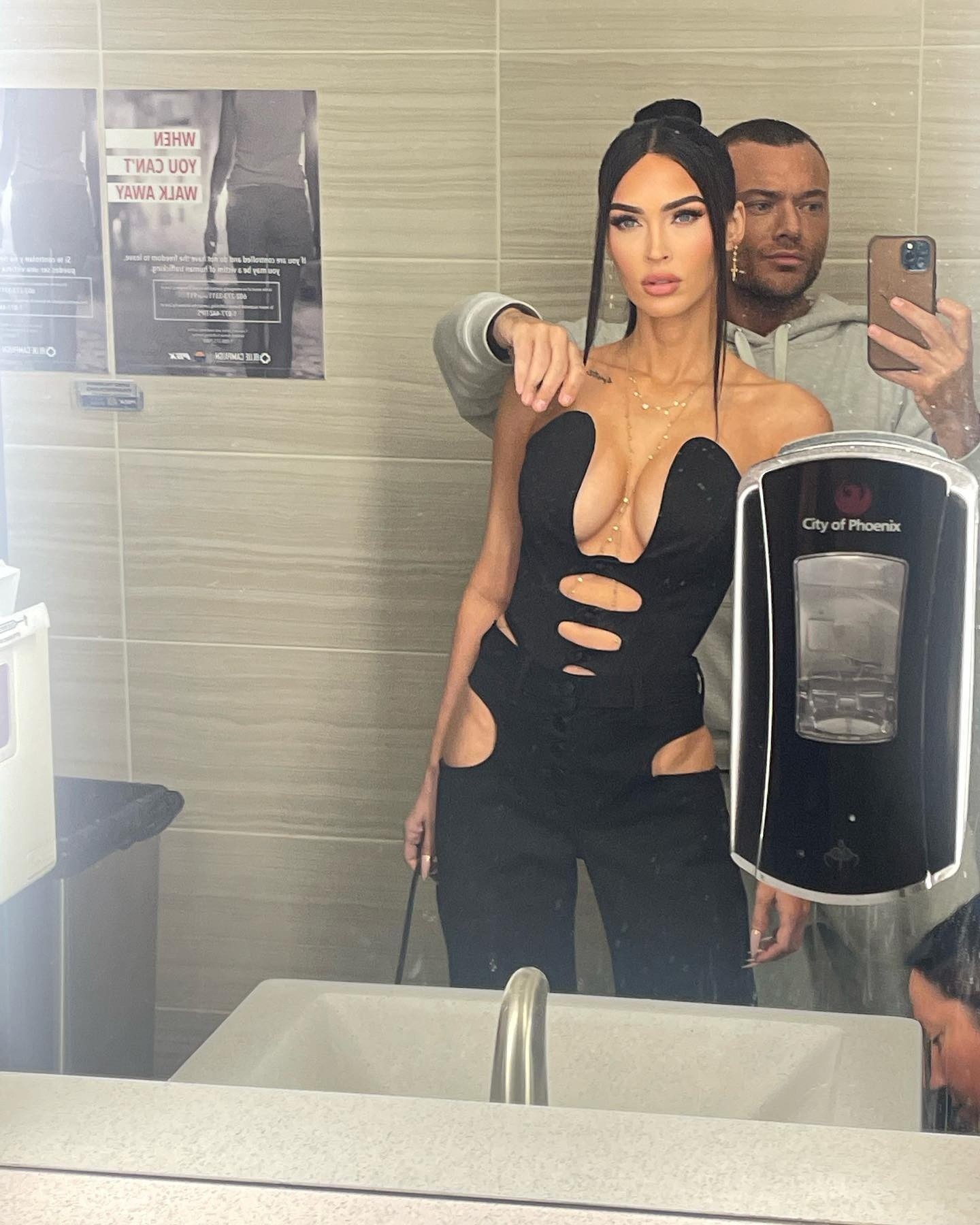 megan-fox-tits-clevage-thefappening-cfd-9 Megan Fox With Eminem?